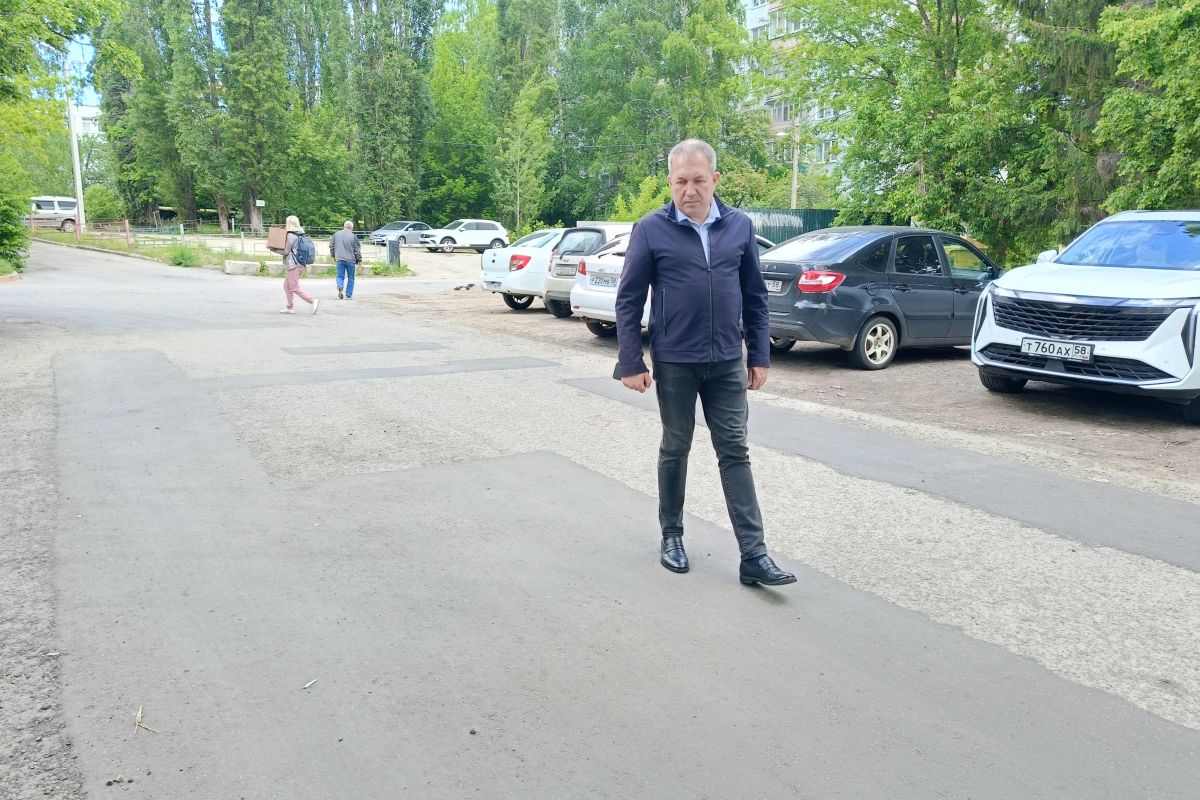 При содействии Дениса Желиховского восстановлено дорожное полотно на улице Воронова