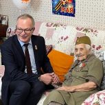 Игорь Степаненко поздравил с Днем Победы Марию Максимовну Денежкину