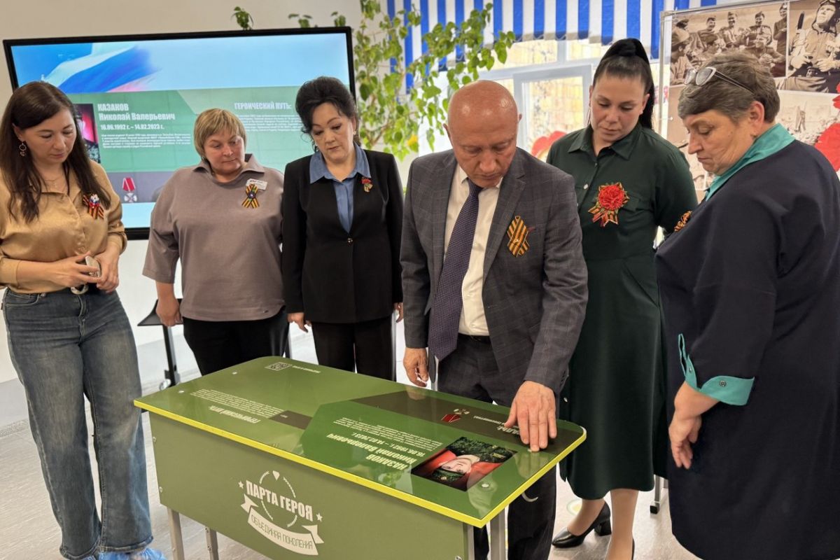 В Ермаковском районе открыли Парту Героя