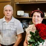 «Единая Россия» в Павловском Посаде поздравила семью Дорониных с бриллиантовой свадьбой
