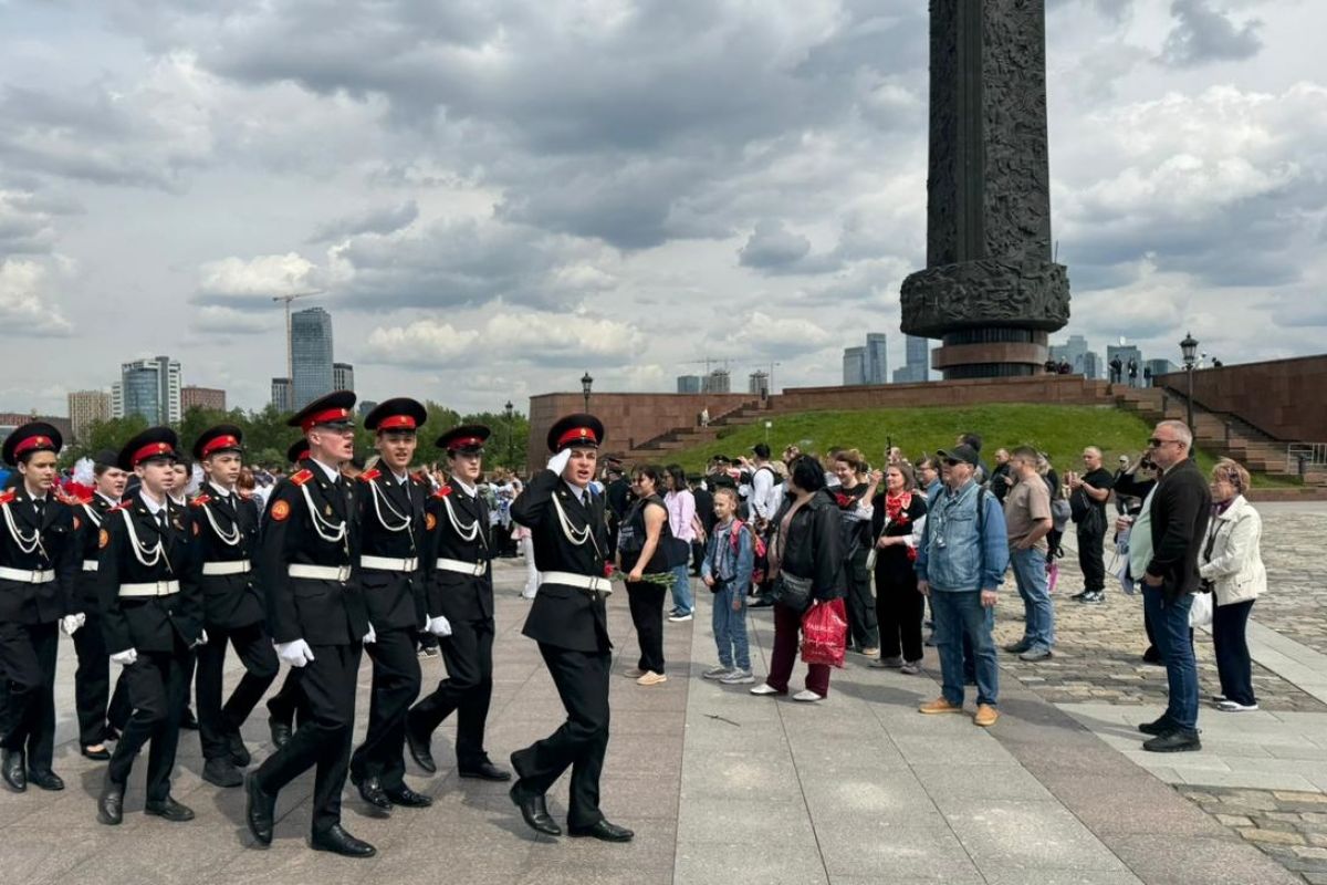 Активисты «Единой России» востока Москвы организовали парад кадетов на Поклонной горе