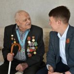 Денис Голобородько поздравил с 80-летием Победы Макара Панкратьевича Астанина