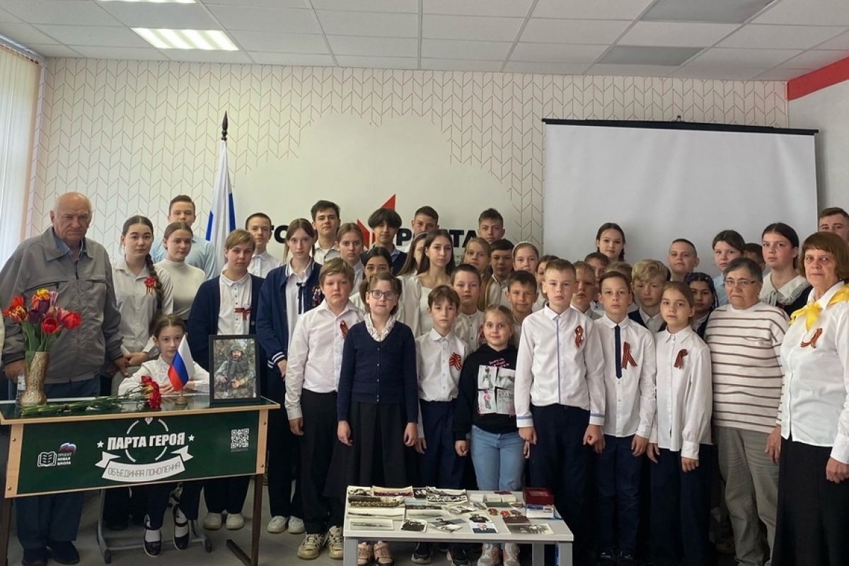 В Данкове по инициативе единороссов открыли Парту Героя в честь участника СВО