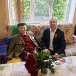 Секретарь Ессентукского отделения партии поздравил с 80-летием Победы ветеранов Великой Отечественной войны