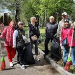 Активисты и сторонники «Единой России» принимают участие в партийной акции «Чистый  памятник»