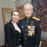 Ветерана Николая Токарева поздравили с 80-й годовщиной Великой Победы