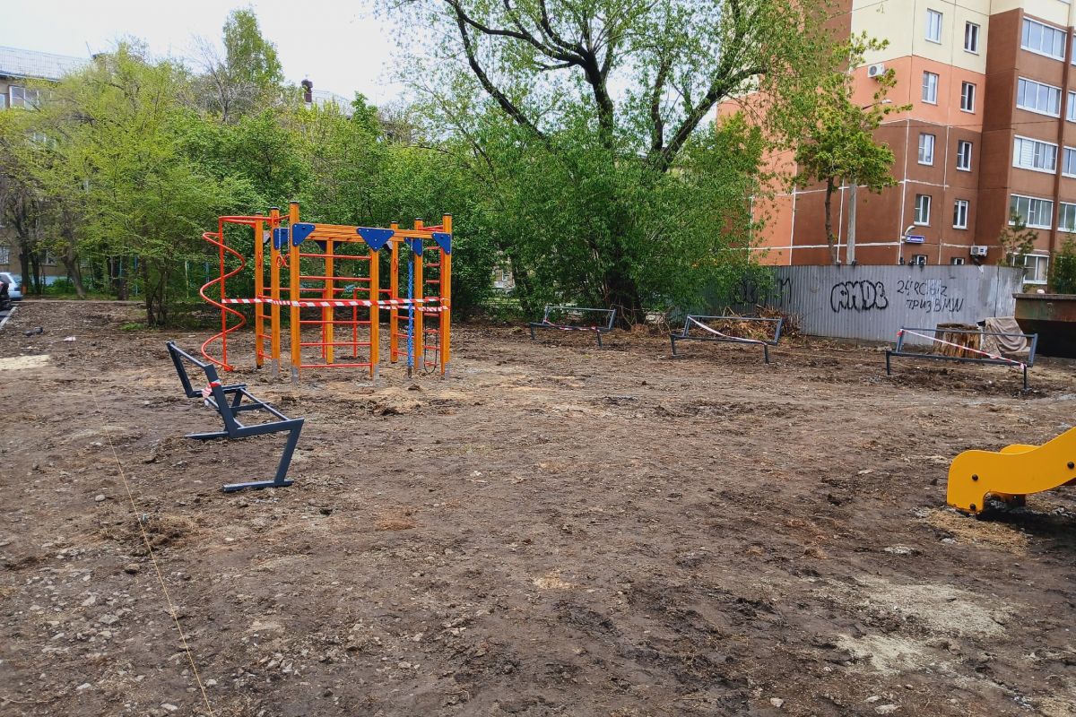 Дворы Ленинского района становятся комфортнее