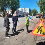 Партийный десант проконтролировал качество ремонта дороги по проспекту Генерала Тюленева