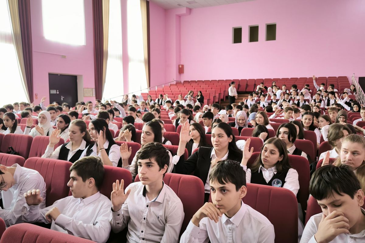 Школьники Каспийска узнали о коммунальном хозяйстве в рамках партпроекта «Единой России»