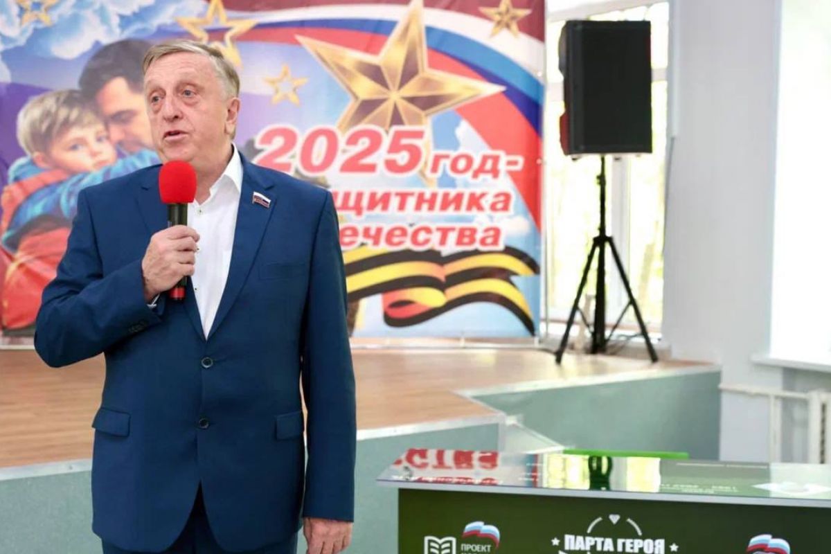 В Нижегородской области при поддержке партии «Единая Россия» в образовательных учреждениях открыты более 200 парт Героев