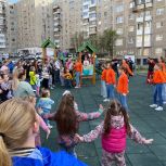 «Единая Россия» провела праздничные, познавательные и спортивные мероприятия ко Дню соседей в регионах