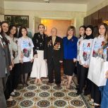 В преддверии 80-летия Великой Победы депутаты-единороссы посетили ветерана ВОВ