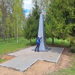 «Народ их подвиг не забыл». Единороссы помогли восстановить памятник погибшим воинам в Сычевском районе