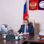 Председатель окружной Думы поздравил северян с Первомаем