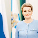 Мы преклоняемся перед великим подвигом народа, его мужеством и самоотверженностью