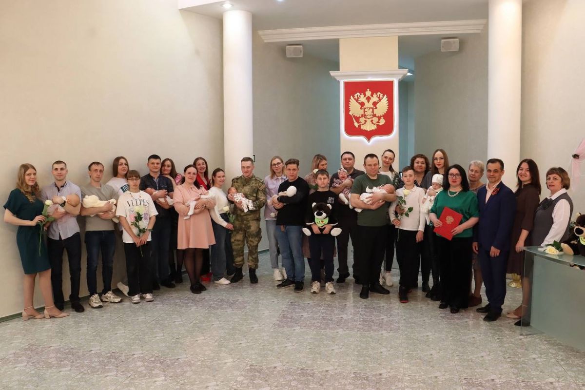 Партийцы Железногорска приняли участие в Церемонии чествования новорожденных в городском ЗАГСе