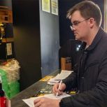 В Зашекснинском районе активисты нашли нарушения в двух «наливайках»