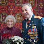 Ульяновские единороссы поздравили с Днем Победы ветерана Великой Отечественной войны Надежду Корешкову