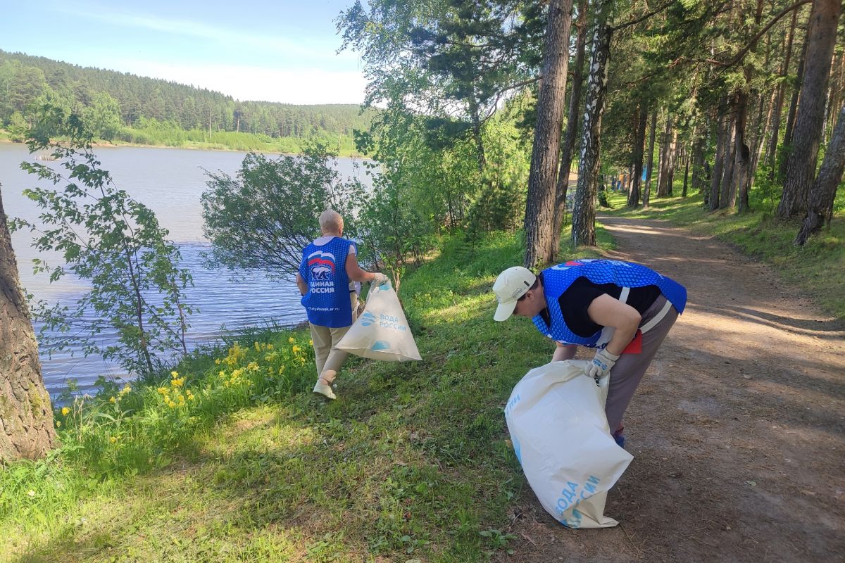 В Трёхгорном провели экологическую акцию на пруду «Смольный»