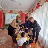 Депутаты продолжают обучение детей раздельному сбору ТКО в детских садах и школах столицы