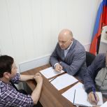 Единороссы в муниципалитетах проводят приемы граждан для решения насущных вопросов