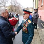 Артур Парфенчиков поздравил фронтовика Константина Панова