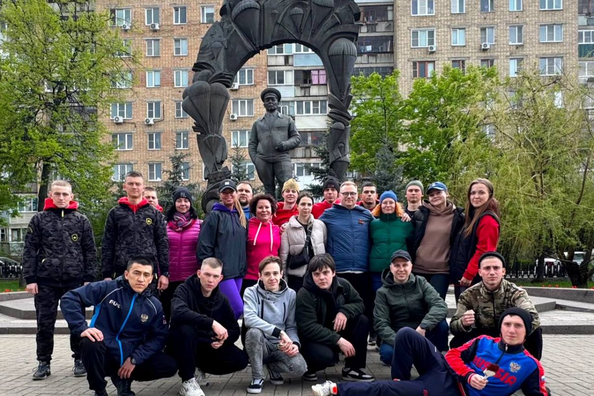 Единороссы приняли участие в уборке сквера В.Ф. Маргелова