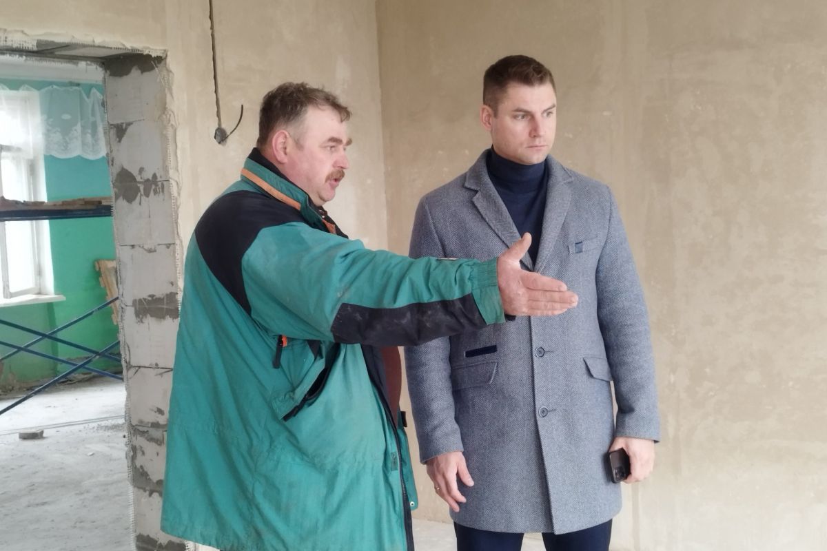 Партийцы контролируют капремонт в Пролетарской школе