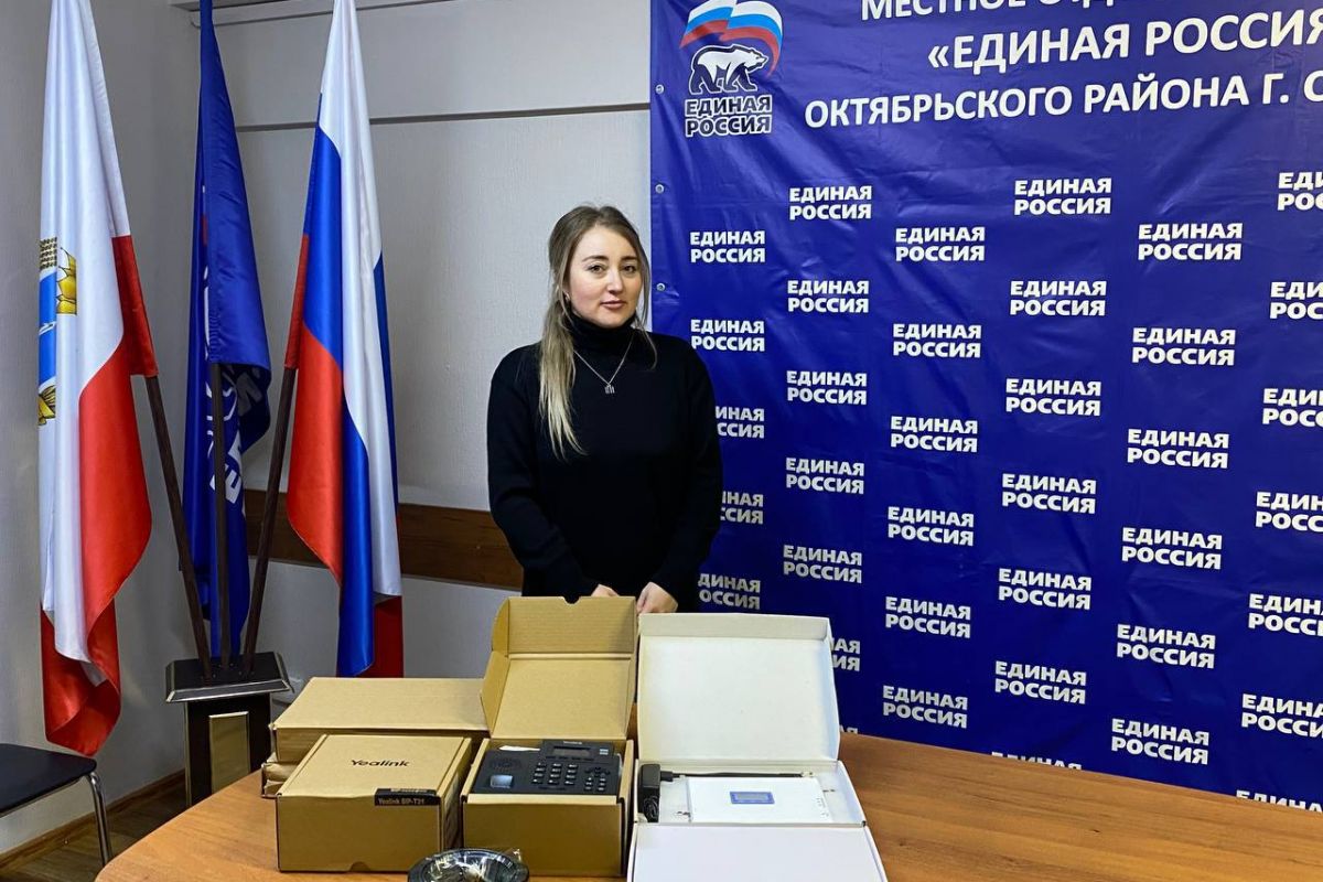 Волонтеры партии «Единая Россия» и спортсмены «Олимпийских ракеток» передали средства связи для участников СВО