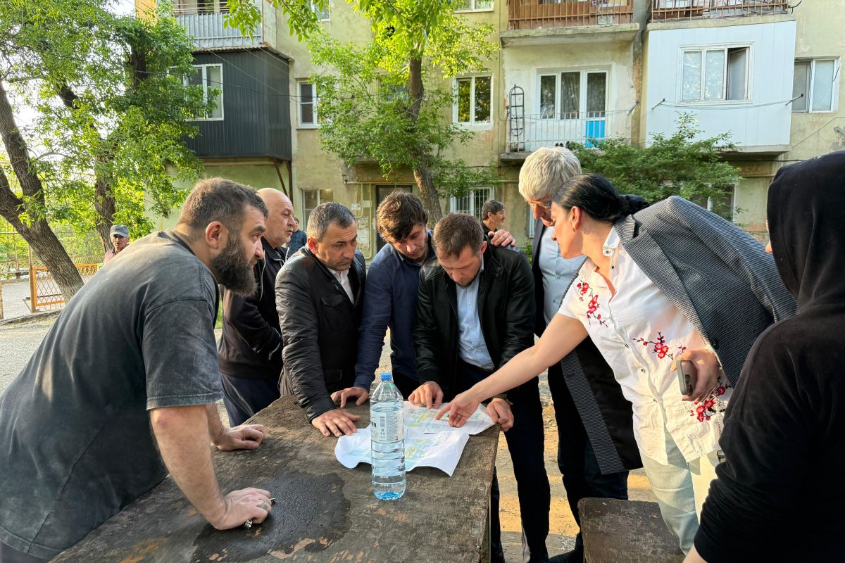 При содействии партпроекта «Школа ЖКХ» внесены корректировки в проект благоустройства двора