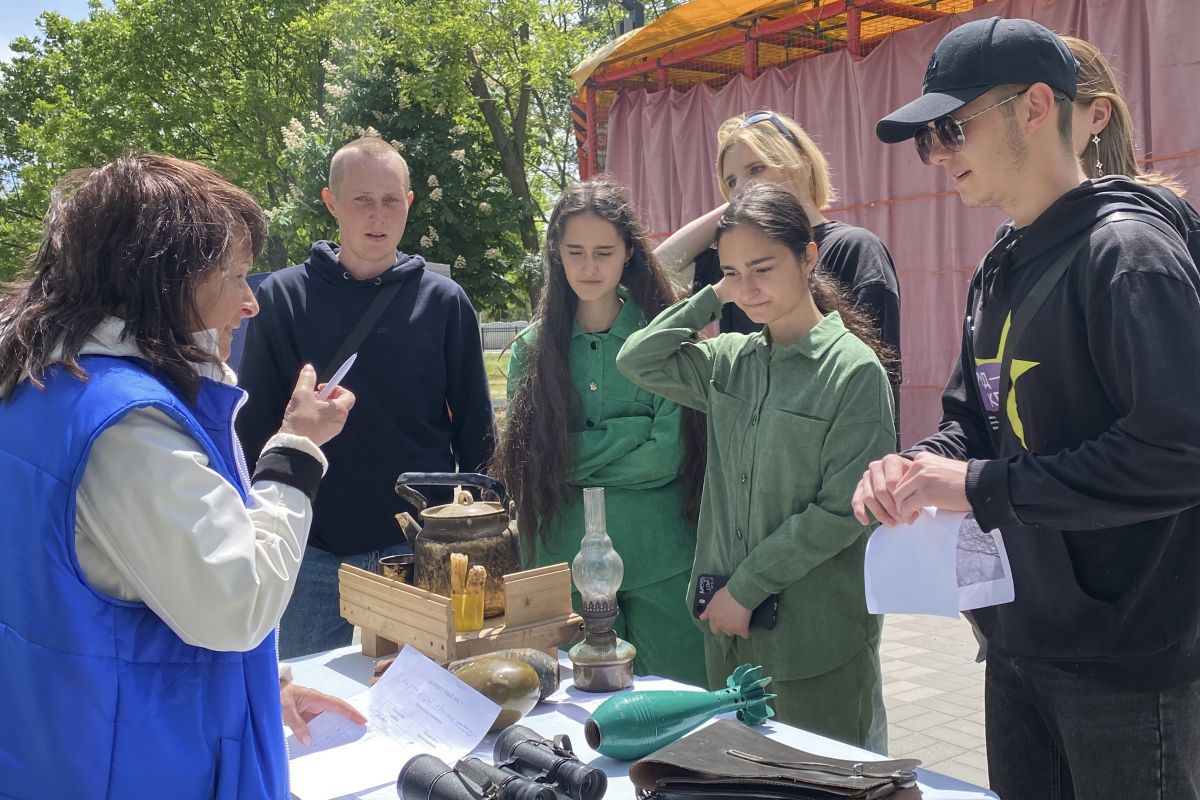 Первую в Херсонской области квест-игру, посвященную музеям, провели волонтеры «Единой России» и молодогвардейцы в Геническе