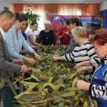 В Белогорске по инициативе и поддержке депутатов «Единой России» появился пункт плетения маскировочных сетей