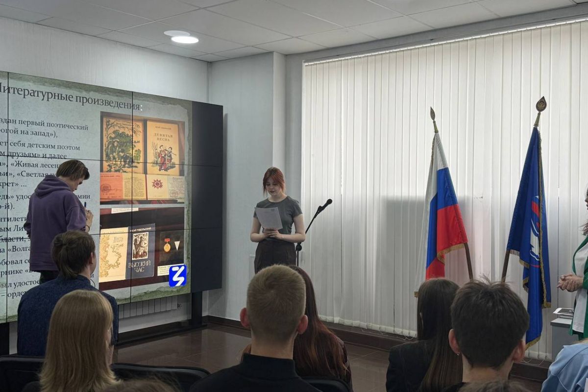 Юлия Литневская познакомила студентов с творчеством фронтовиков