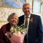 Партийцы региона поздравляют ветеранов с 80-летием Великой Победы
