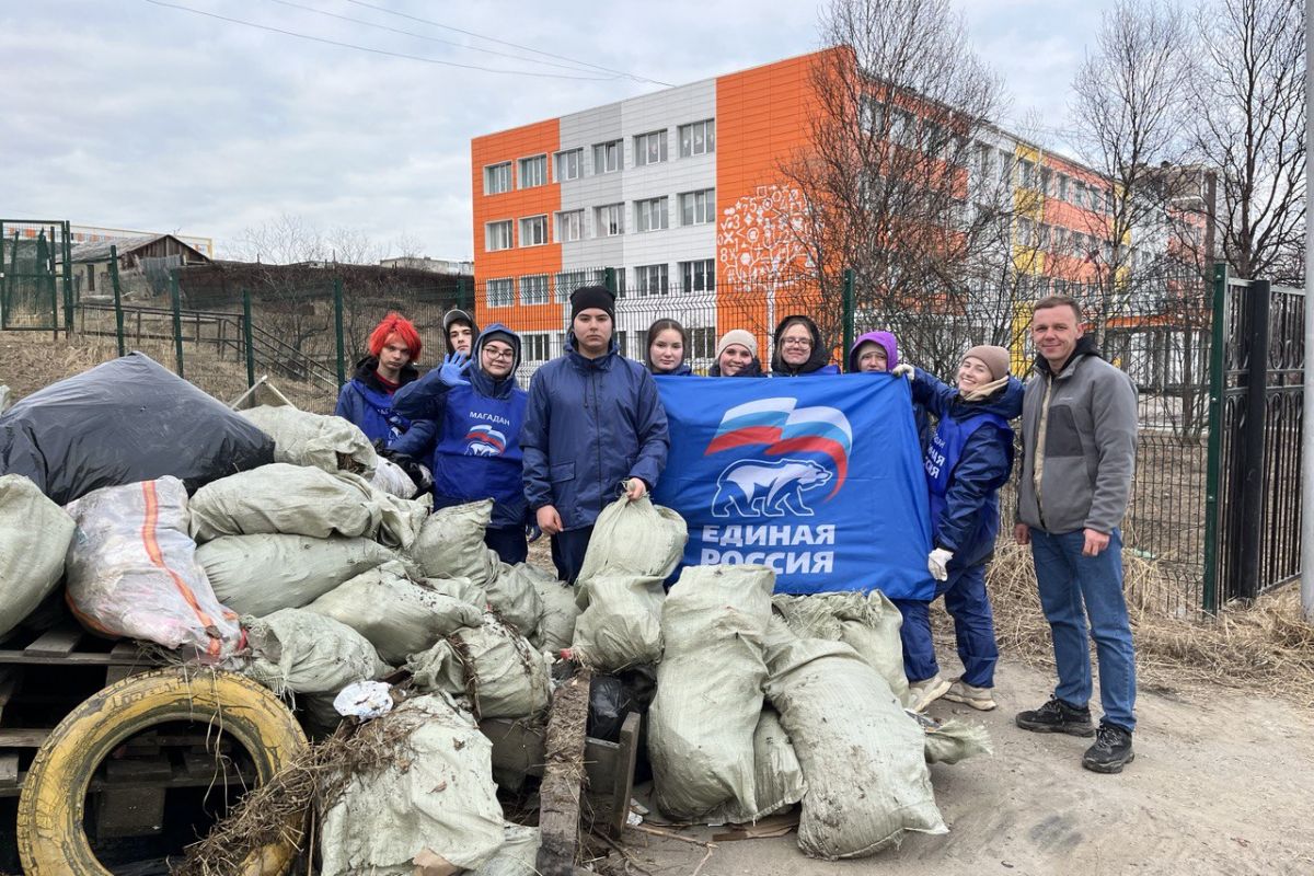 В Магадане депутаты и участники предварительного голосования «Единой России» вышли на субботники