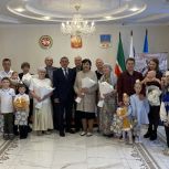 Ильдус Зарипов поздравил юбиляров и многодетные семьи Лаишево с Международным днём семьи