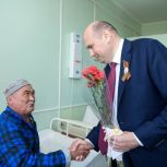 Врио губернатора Оренбургской области Евгений Солнцев посетил областной госпиталь ветеранов войн