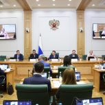 Сенатор Александр Ролик вместе с заместителем Министра РФ по развитию Дальнего Востока и Арктики Виталием Алтабаевым провели совещание по вопросам газификации