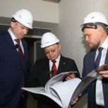 Министр строительства и жилищно-коммунального хозяйства РФ Ирек Файзуллин и врио губернатора Оренбургской области Евгений Солнцев работают в Орске
