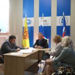 Евгений Кадышев ответил на обращения граждан в Штабе поддержки Единой России