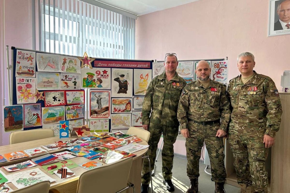 «День Победы глазами детей»: Новоуренгойские школьники рисуют Победу в Великой Отечественной войне