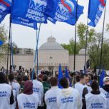 Красноярские единороссы возложили цветы к Вечному огню на Мемориале Победы