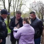 Депутаты Максим Выдров, Ирина Соколова и Дмитрий Наумов оценили результаты благоустройства дворов в рамках выездной проверки
