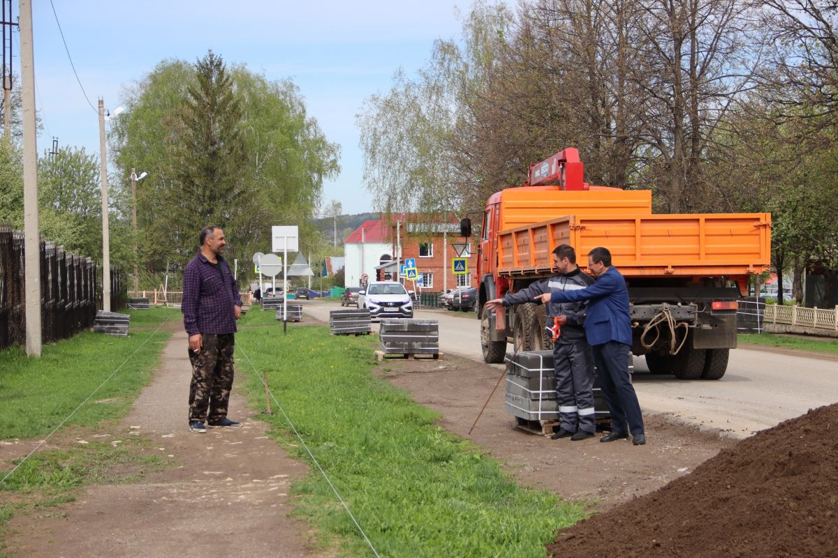 По Народной программе в рамках партпроекта «Городская среда» преображается центр села Большеустьикинское