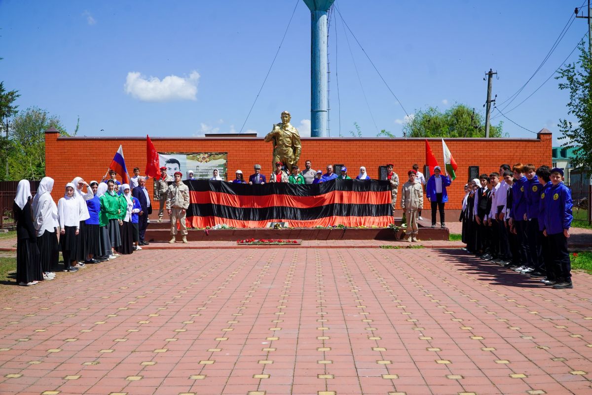 Раздача Георгиевских лент, памятные акции, поздравления семей ветеранов и тружеников тыла: «Единая Россия» масштабно отметила День Победы в Чеченской Республике