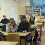 В Североморске «Единая Россия» организовала киноуроки в школах