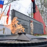 В Среднеуральске в рамках проекта «Храним огонь Победы» зажгли Вечный огонь