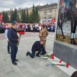 На площади у стелы «Город трудовой доблести» прошел торжественный митинг