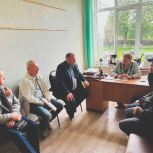 Партийный десант работает в Фатежском районе