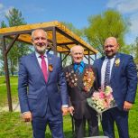 Депутат Государственной Думы Владимир Павлов и секретарь Сосновского местного отделения партии «Единая Россия» Ваганов Евгений встретились с участником Великой Отечественной войны Григорием Степанович Скриповым
